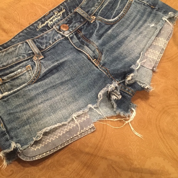 AE Distressed Denim Shorts - Picture 4 of 4