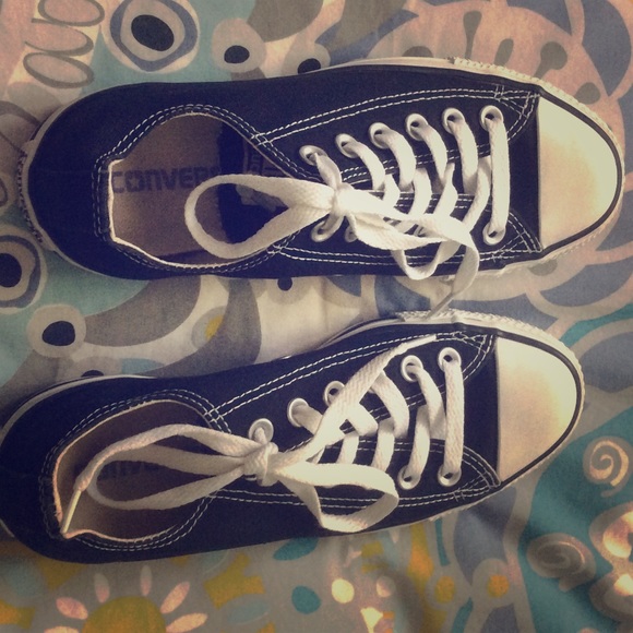 Euc black converse