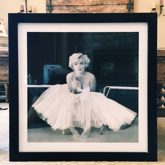 Gorgeous Marilyn Monroe print, in black and white!