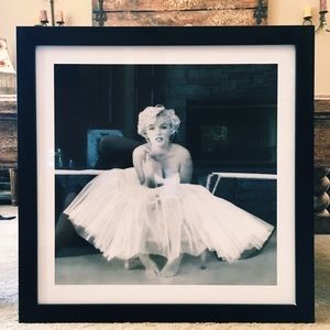 Gorgeous Marilyn Monroe print, in black and white!