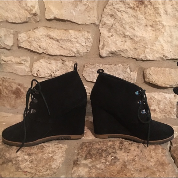 Steve Madden Black Suede Ankle Wedge Boots Booties - Picture 3 of 4