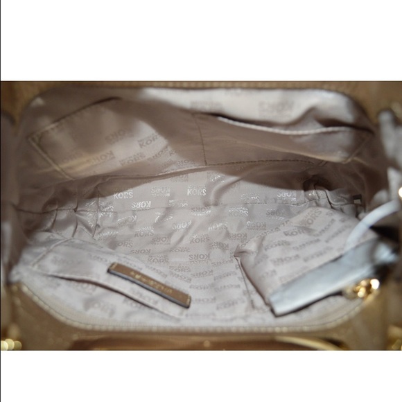 Michael Kors Berkley Pale gold MD messenger - Picture 3 of 4