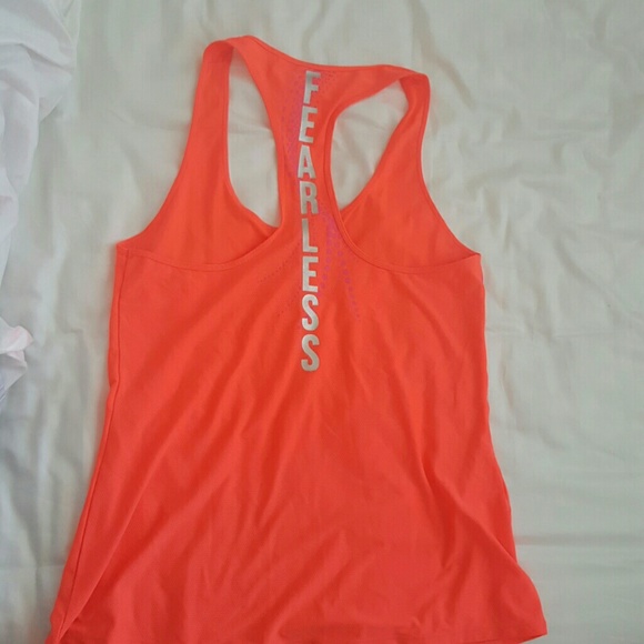 😼💪fearless performance tank Nwot