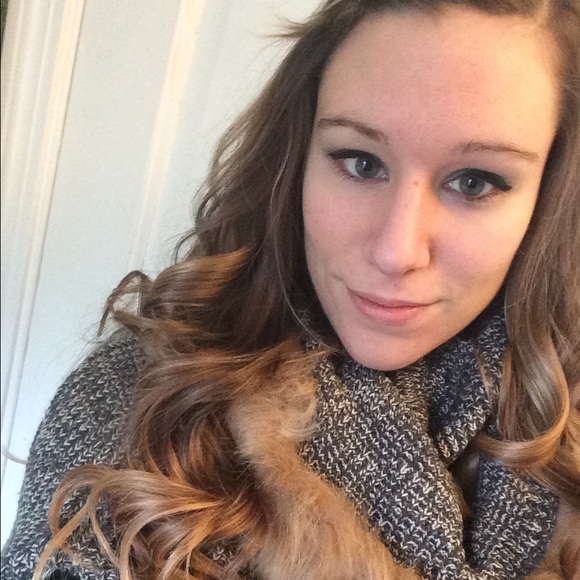 Meet your Posher, Brooke - Picture 2 of 4