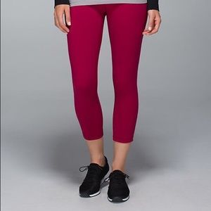 Lululemon Wunder Under crops size 4