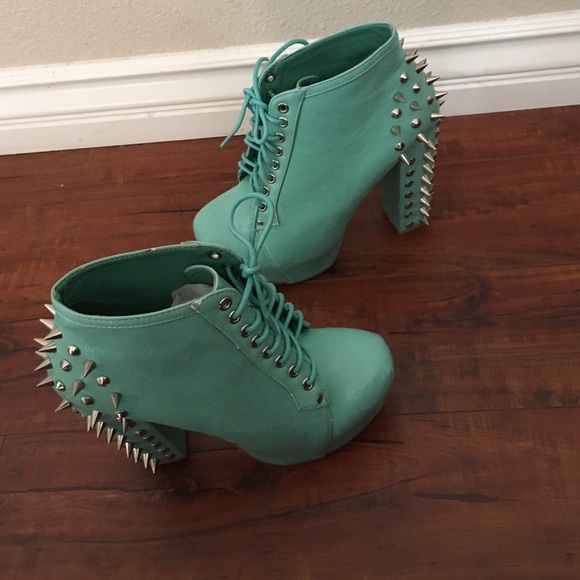 Studded booties ,💟 👠❤️ - Picture 5 of 6