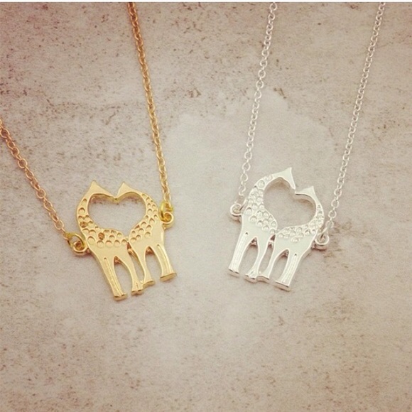 Boho gold giraffe heart love safari necklace - Picture 2 of 3