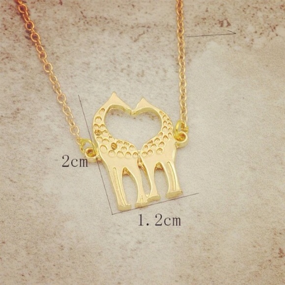 Boho gold giraffe heart love safari necklace - Picture 3 of 3