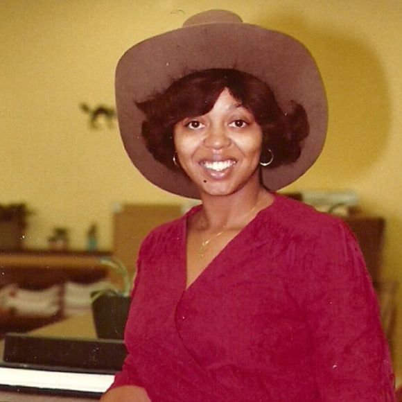 Meet your Posher, Faye - Picture 1 of 1