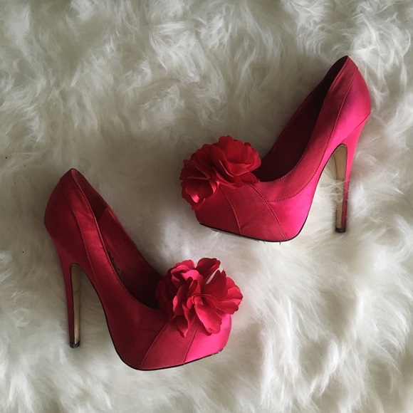 Bebe Lola satin fuchsia pumps with flower