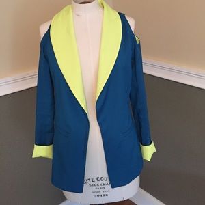 Reversible cut out shoulder blazer 💯