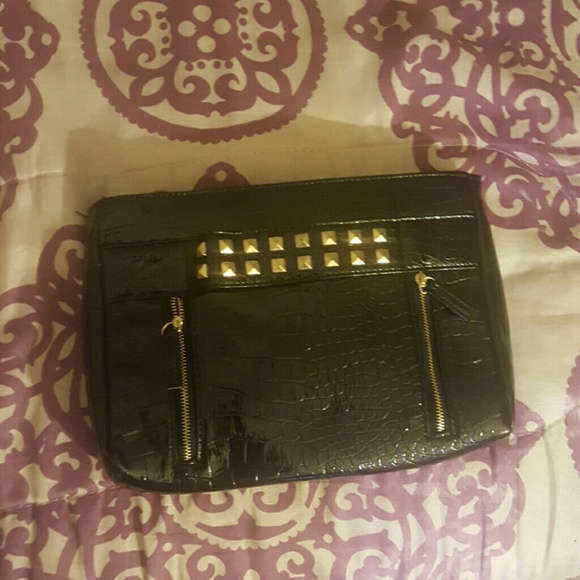 Black clutch