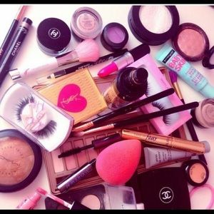 Makeup mystery box trade for Emily 💄💋