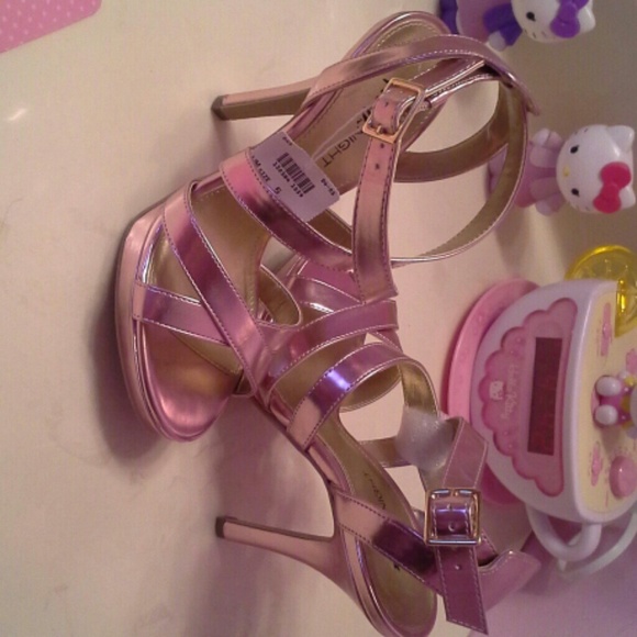 Metalic Pink Heels. New