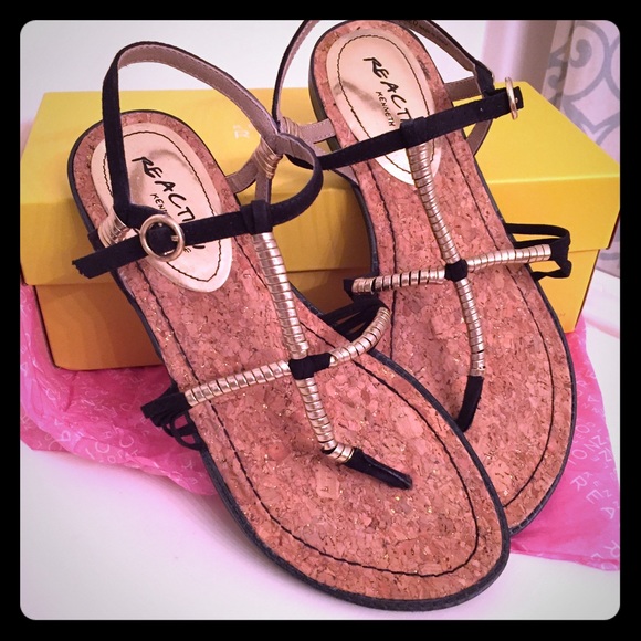Kenneth Cole Reaction Strappy Sandals