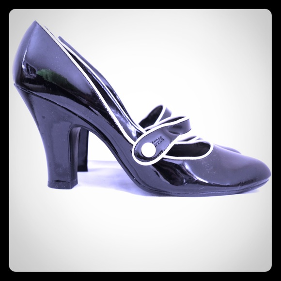 Black patent retro heel w/white piping - Size 8.5W