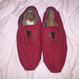 Red toms size 8
