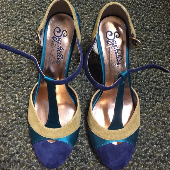 Seychelles 6.5 t-strap pumps