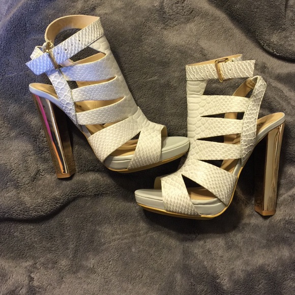 Shoedazzle Heeled Sandal Size 7.5