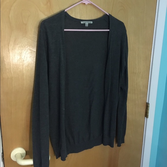 Cozy grey Uniqlo cardigan size medium