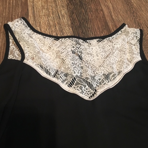 TANK WITH LACE DETAIL - Picture 2 of 3