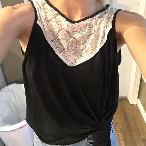 TANK WITH LACE DETAIL - Picture 3 of 3