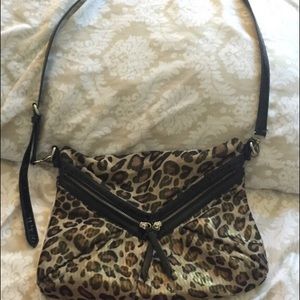 Medium sized leopard print bag