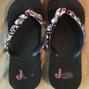 Justin flip flops size 6