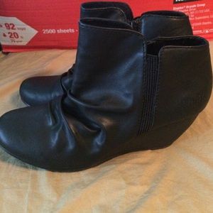 Blowfish ankle boot size 8
