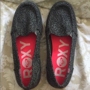 Roxy grey leopard print flats