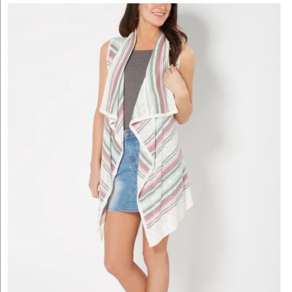 Plus Size Multicolored Cascading Vest - Picture 2 of 4