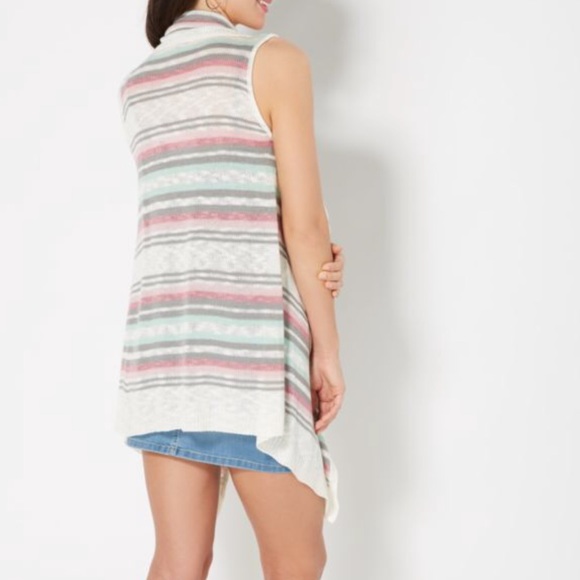 Plus Size Multicolored Cascading Vest - Picture 3 of 4