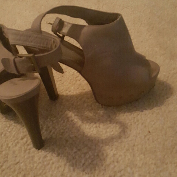 Heels - Picture 2 of 2