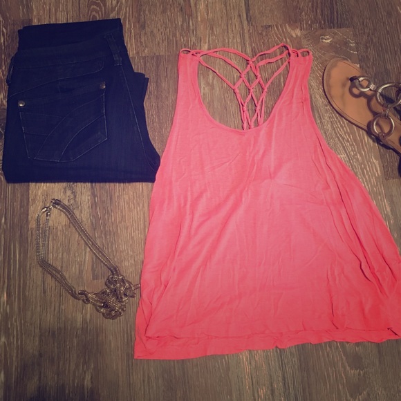 TANK WITH LATTICE BACK