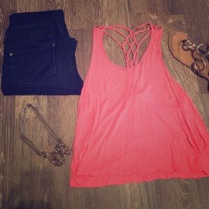 TANK WITH LATTICE BACK