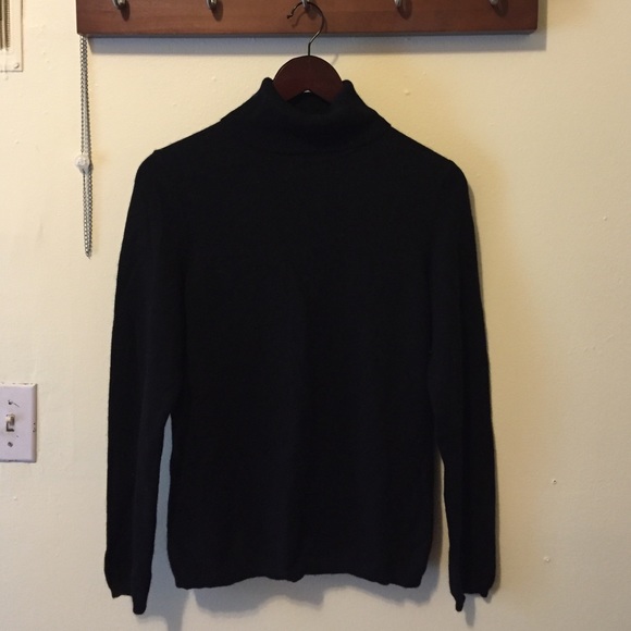 100% cashmere black turtleneck