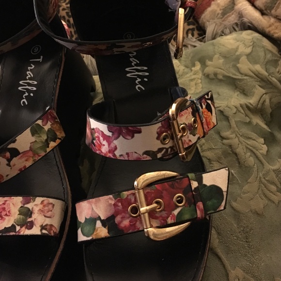 Platform sandals