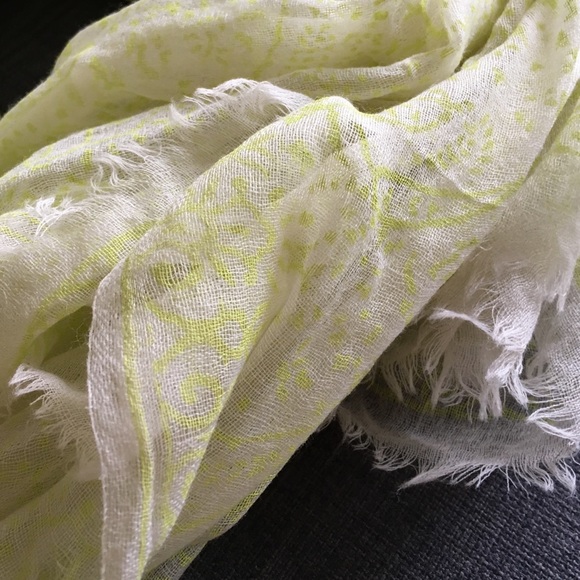 light yellow scarf - Picture 2 of 3