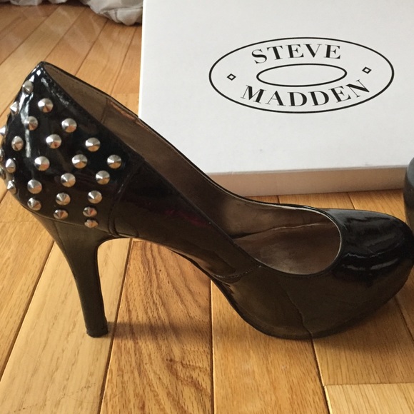 Steve Madden Shoes - Steve Madden black pump high heels