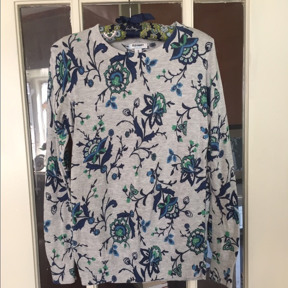 Long sleeved 🔹light weight 🔹floral sweater