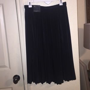 Banana republic pleated knee length skirt