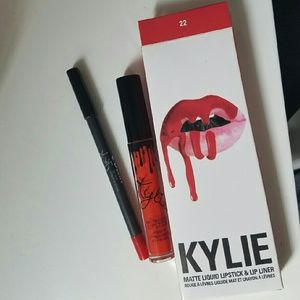 KYLIE COSMETICS 22 (: