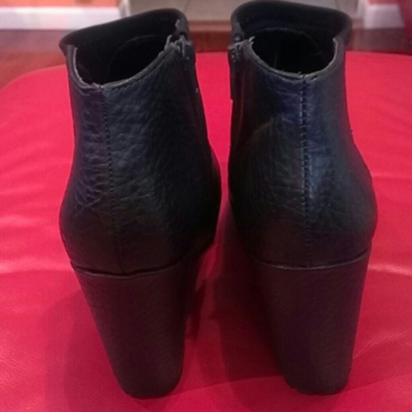 Simply Vera Vera Wang Shoes - Picture 3 of 4