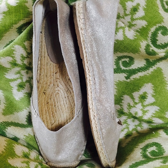 Tommy Bahama Flats
