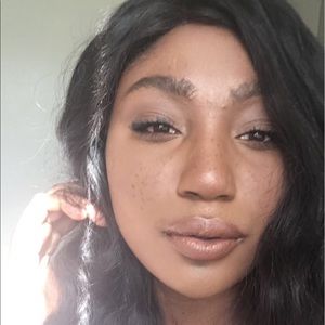 Meet your Posher, Antoinette