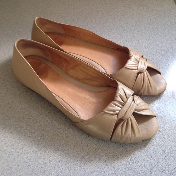 Nurture Shoes - 🆑earance Like New Nurture Nude flats