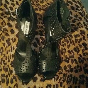 Steve Madden black t-strap heel