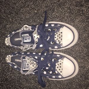 Poka dot dark blue and white Converse!!