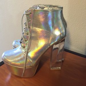 Holographic Heels