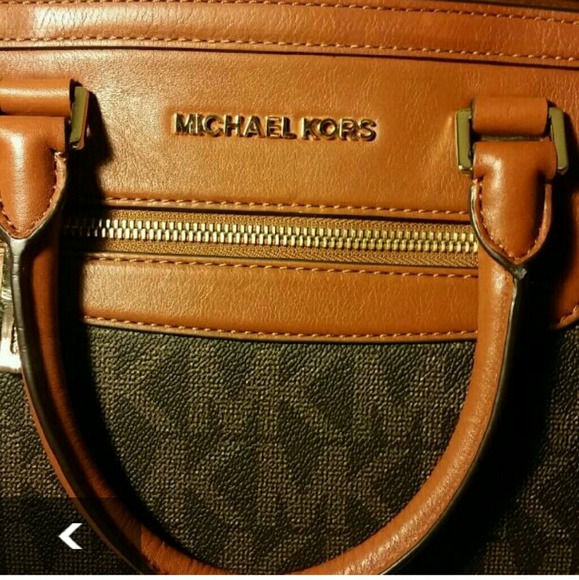 Michael kors large selma signature